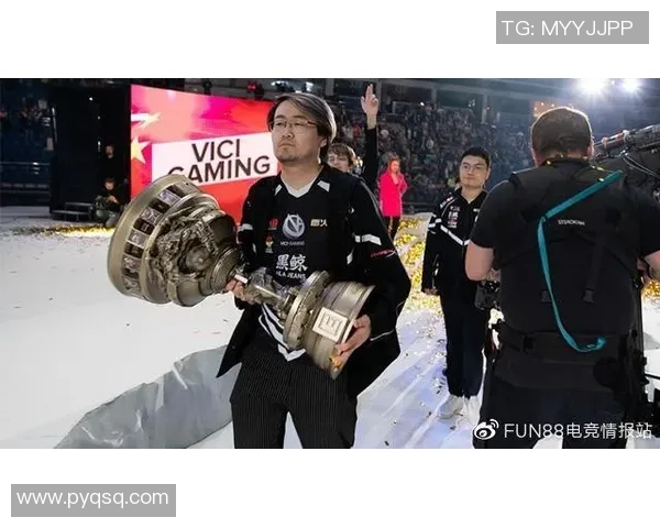 武汉足球队在杯赛积分榜上以65分稳居第一名展现强劲实力