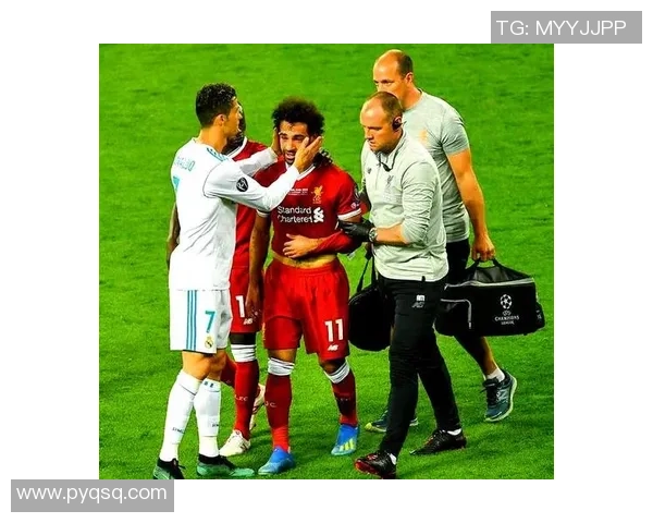 足球明星绝技全解析足球场上的传奇瞬间与技巧展示